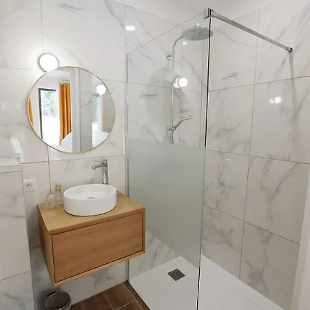 Pierres Blanches - Bed and breakfast 3*