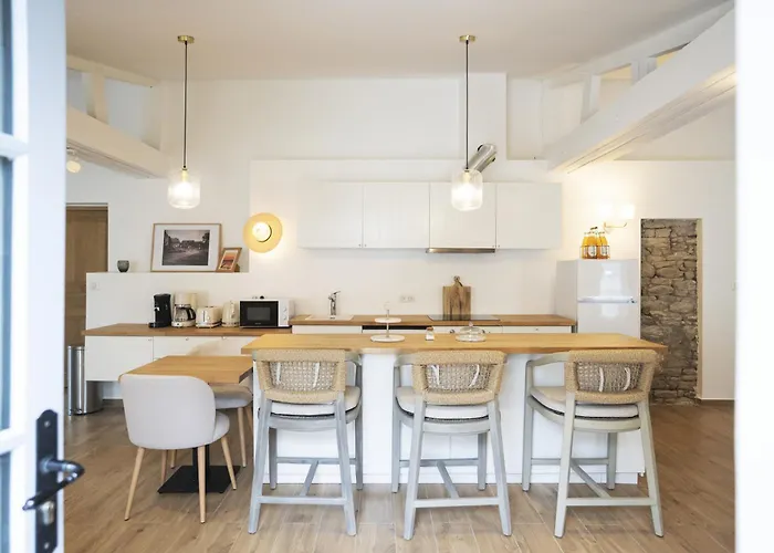 Couette-café Pierres Blanches -